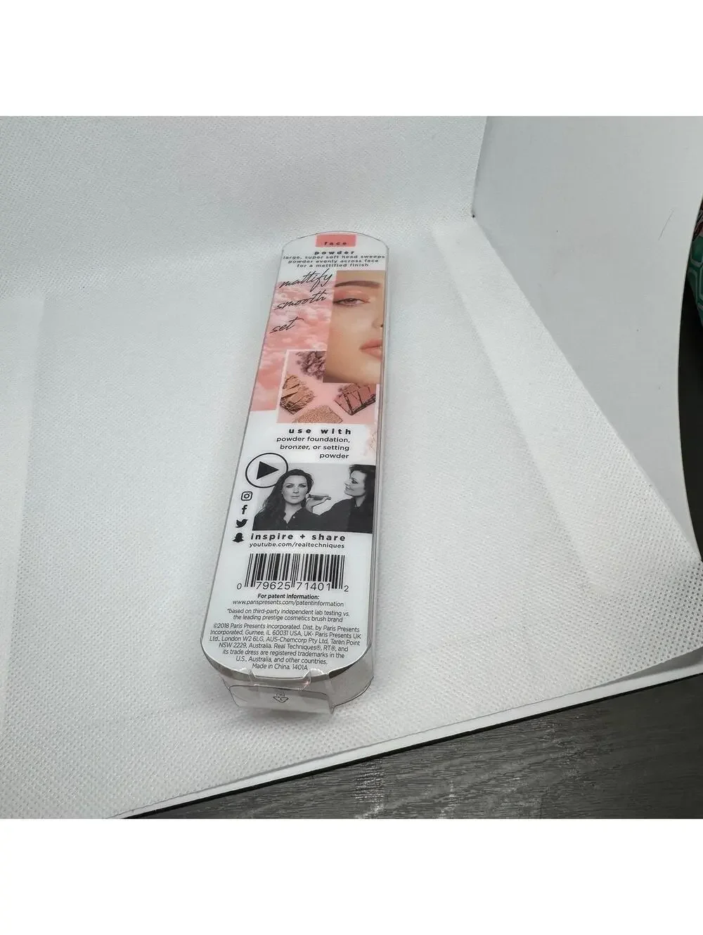 Real techniques makeup powder brush #201
